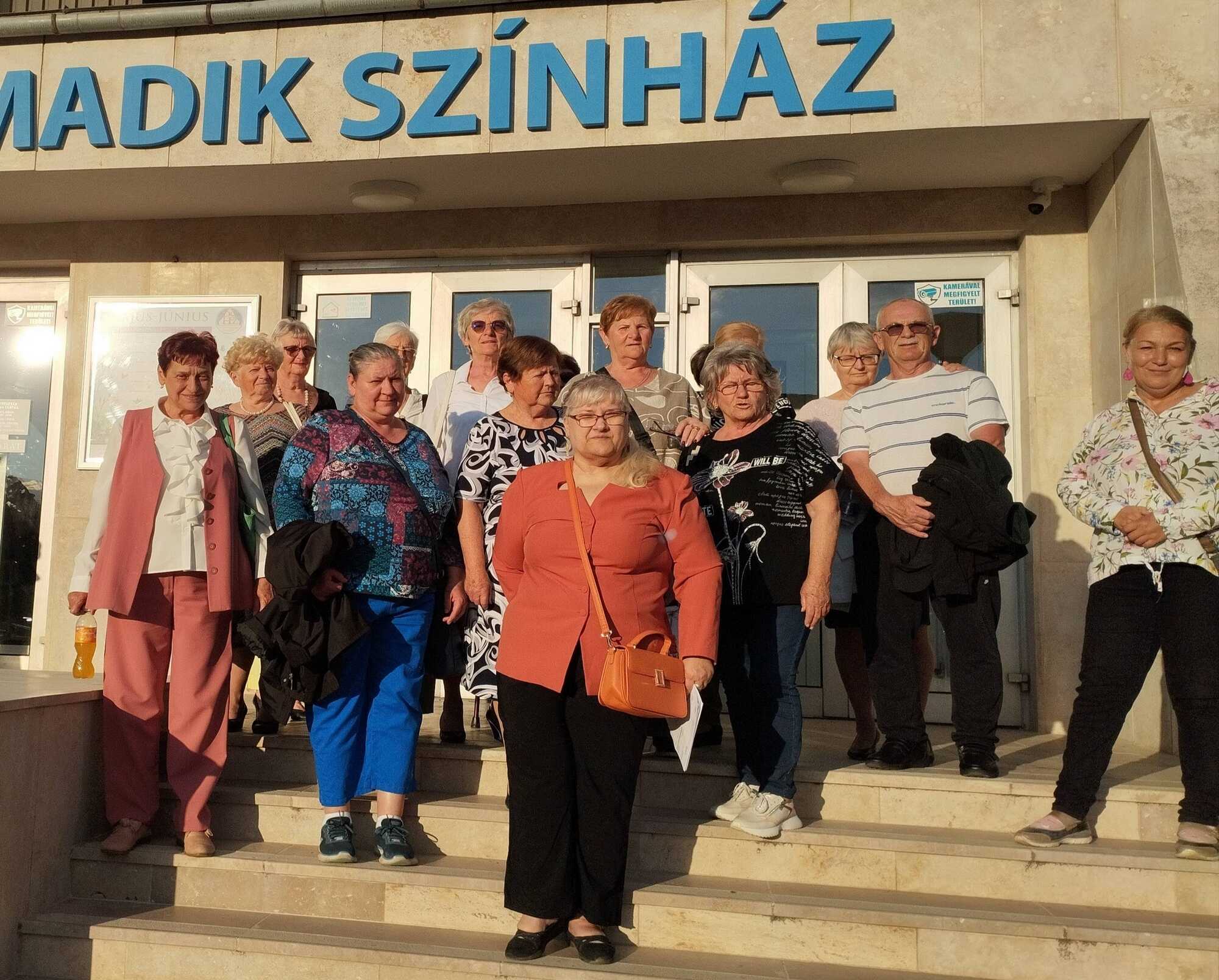szinhazlatogatas pecscsop 2026